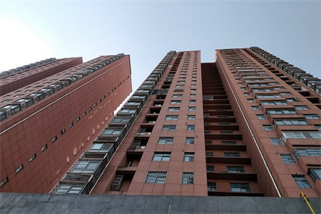 祥泰花园2号楼17楼西户南北通透，有证毛坯房，现价